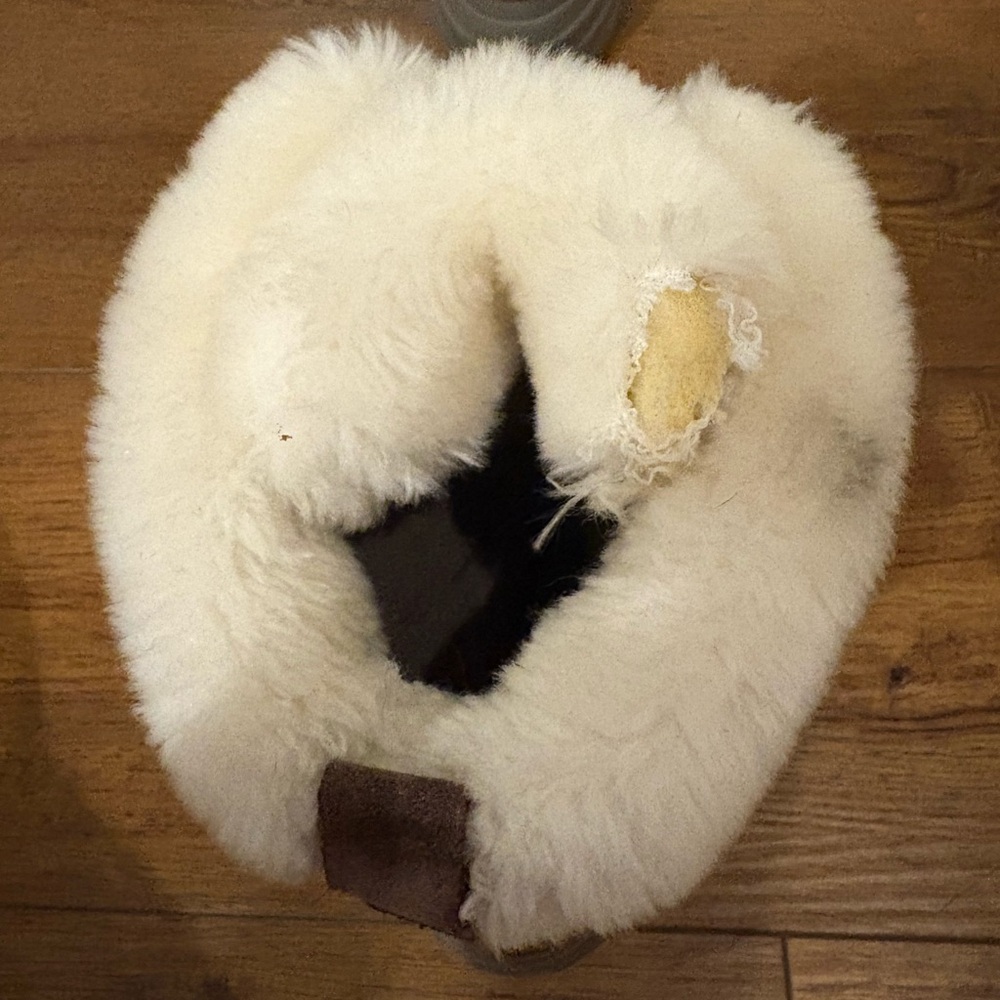 Columbia Women’s Cozy Fur-Lined Winter Boots - Picture 3 of 4